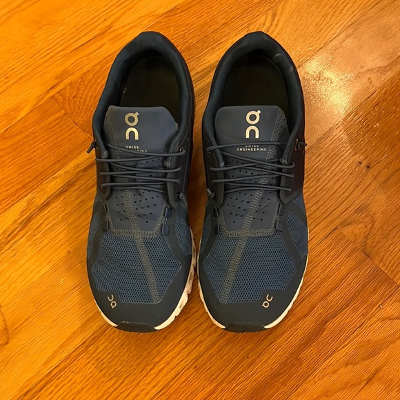 on cloud tennis shoes